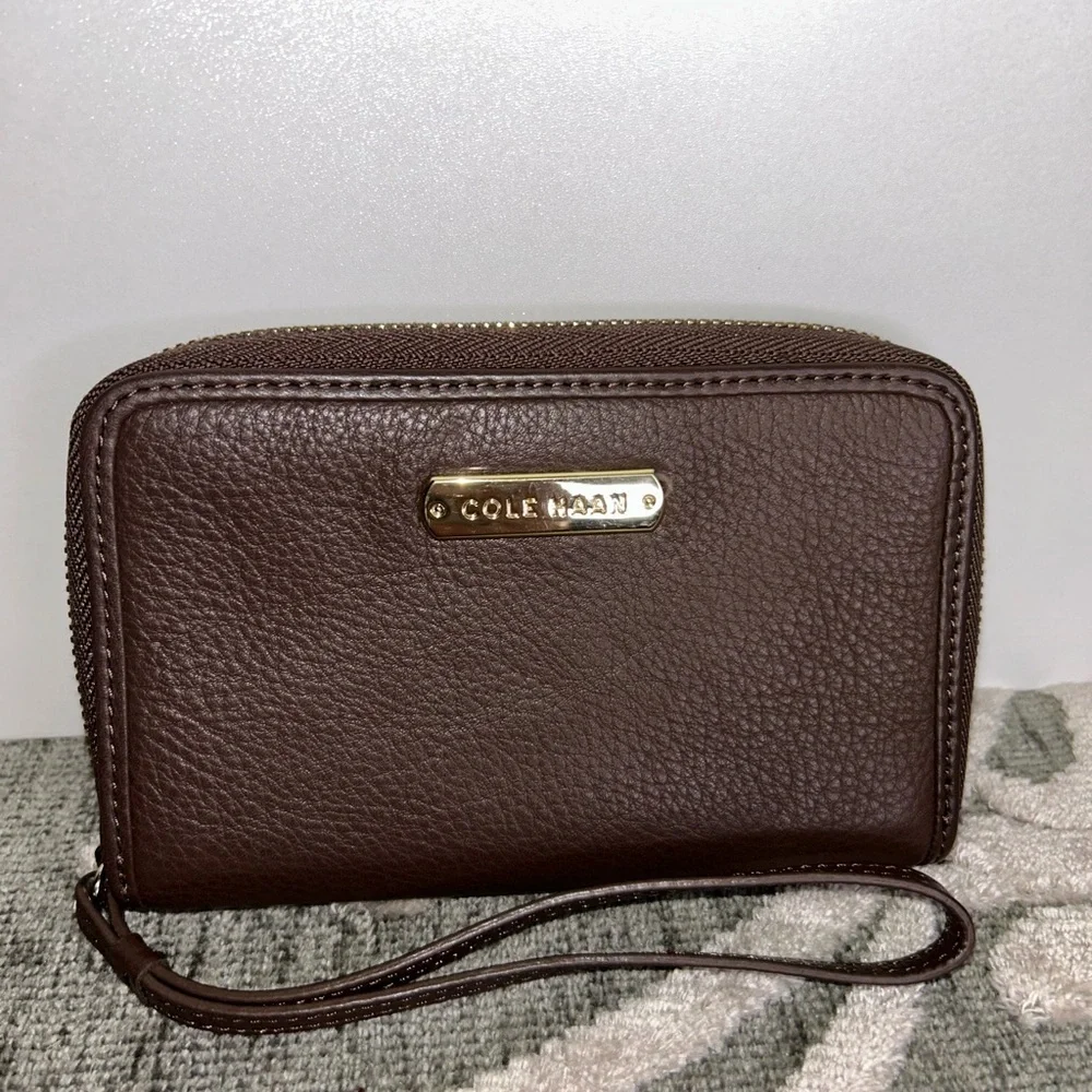 NWOT Cole Haan Aveline brown leather zip wristlet